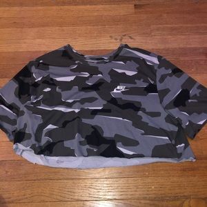 Nike cropped tee